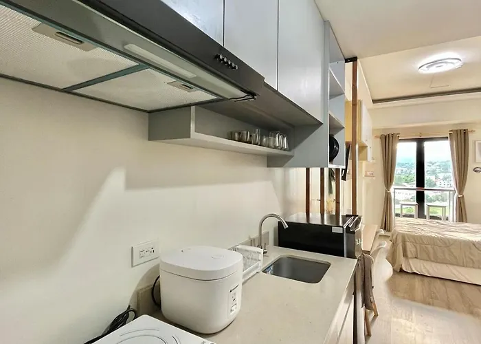 The Median Near It Park With Free Pool Apartment *