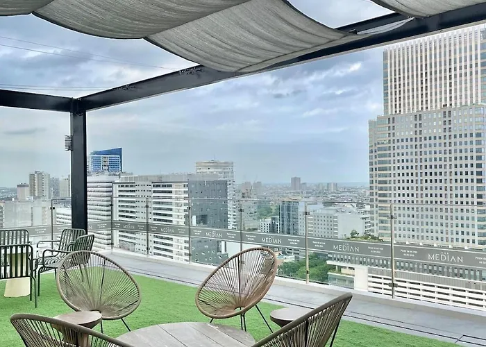 The Median Near It Park With Free Pool Apartment *