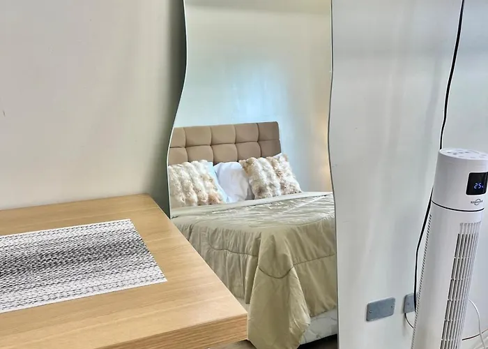 The Median Near It Park With Free Pool Apartment Cebu