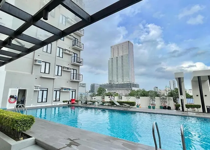 The Median Near It Park With Free Pool